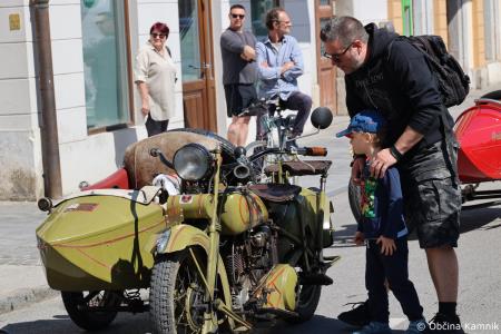 Mednarodna revija starodobnikov v Kamnik privabila ljubitelje klasičnih vozil (62)